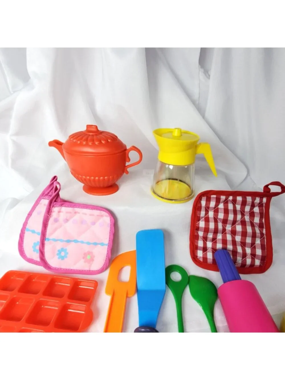 Vintage 41-Piece Kids Plastic Kitchen Play Set W/ Utensils Cups Plates Ice Tray - Picture 3 of 8
